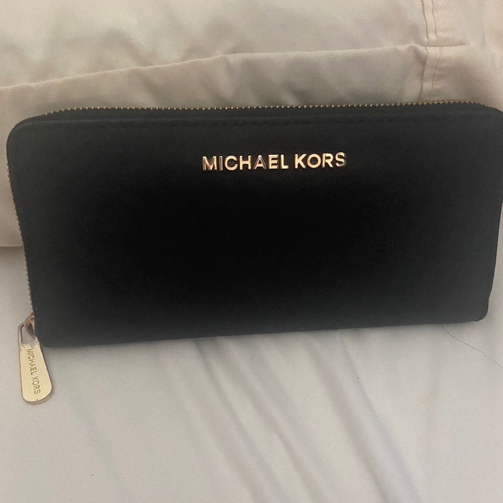 Michael kours wallet